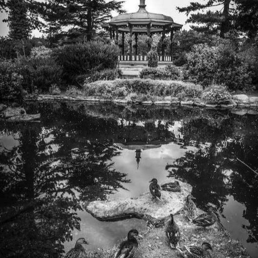 River gardens bandstand